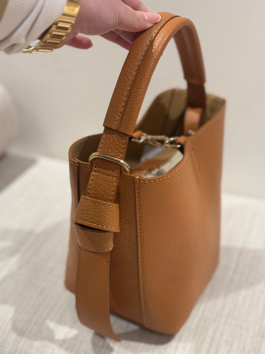 BOLSO NUDO CAMEL